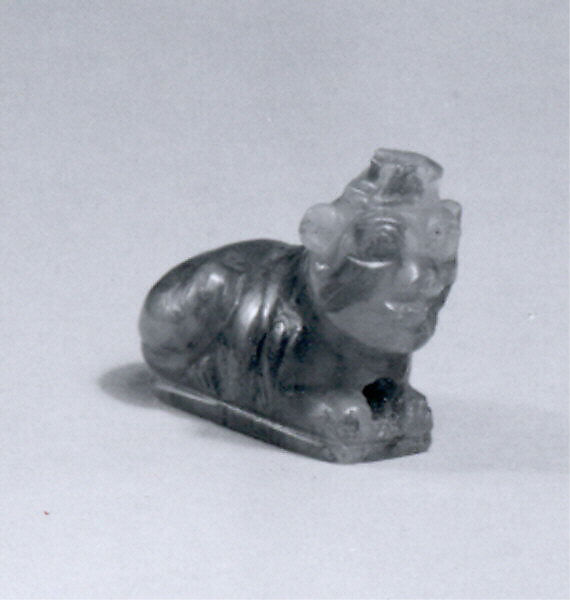 Lion amulet with human head, Stone 