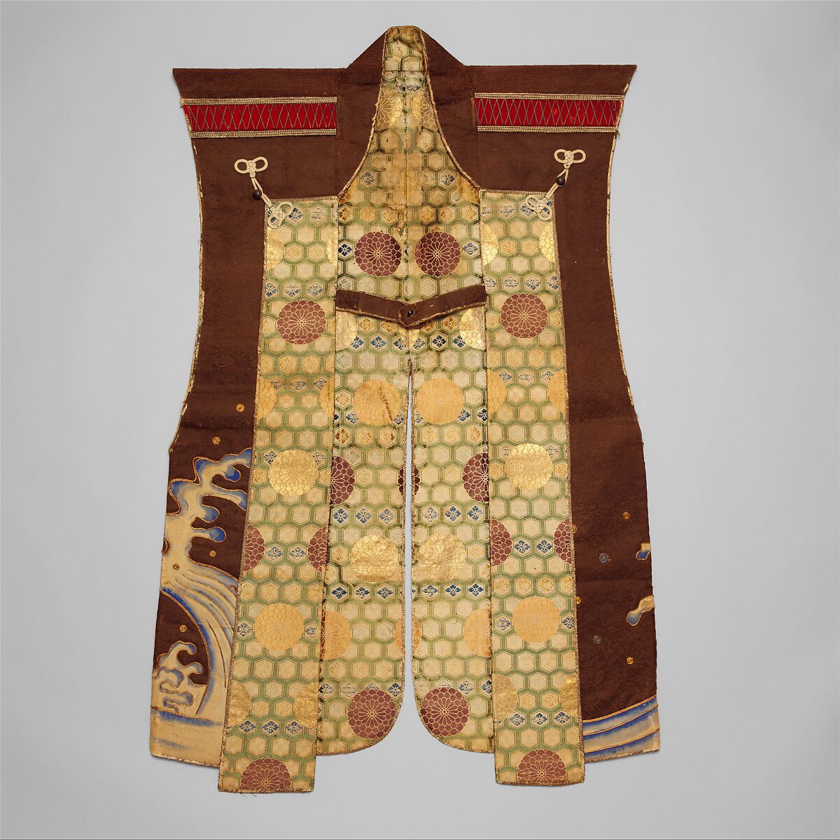 Surcoat (<i>Jinbaori</i>), Silk, felt, metallic thread, wood, lacquer, Japanese