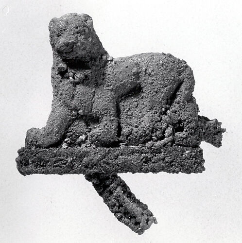Pendant in the shape of a striding lion