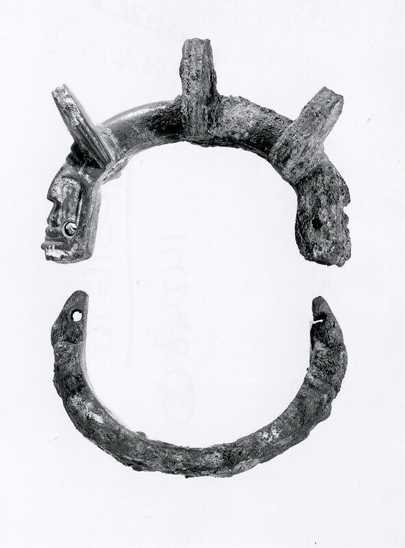 Hinged bracelet with lions' heads, Iron, Iran 