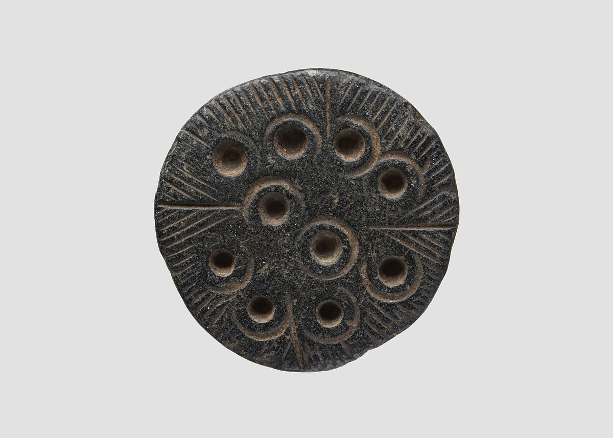 Loop-handled circular seal, Chlorite, black