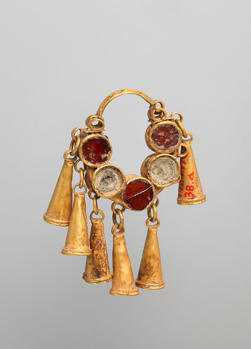 Earrings, Gold, garnet (pyrope), Parthian