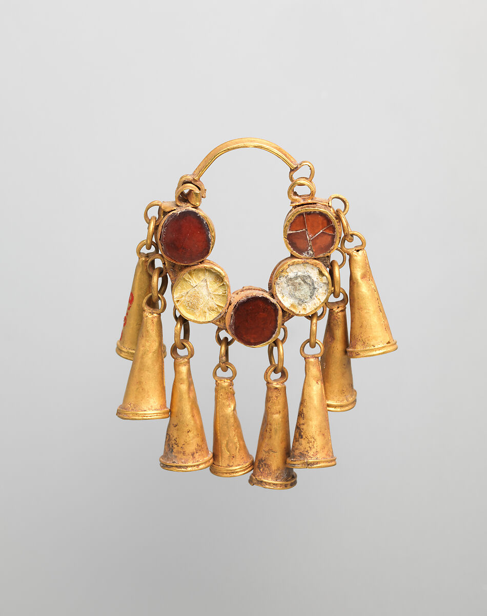 Earrings, Gold, garnet (pyrope), Parthian