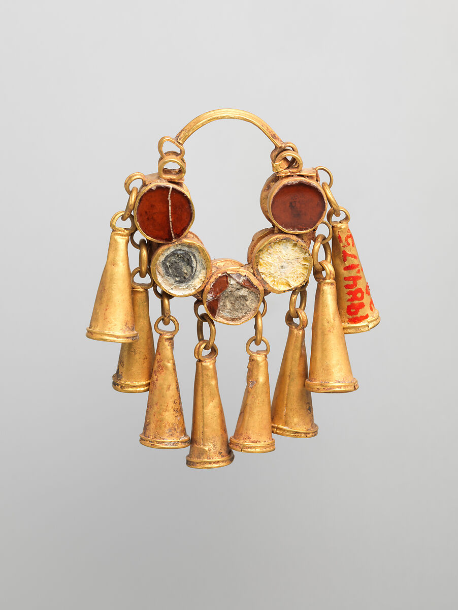 Earrings, Gold, garnet (pyrope), Parthian
