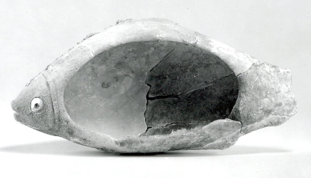 Fish-shaped vessel, Gypsum alabaster, shell 