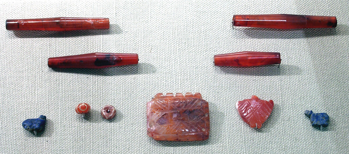 Pendant and beads, Carnelian, lapis lazuli, gold 