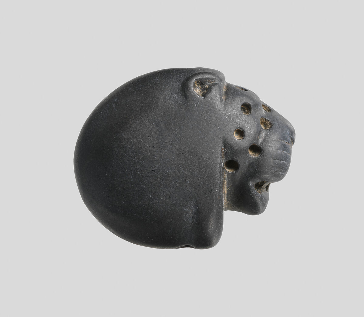 Seal amulet in the form of a lion's head, Marble 