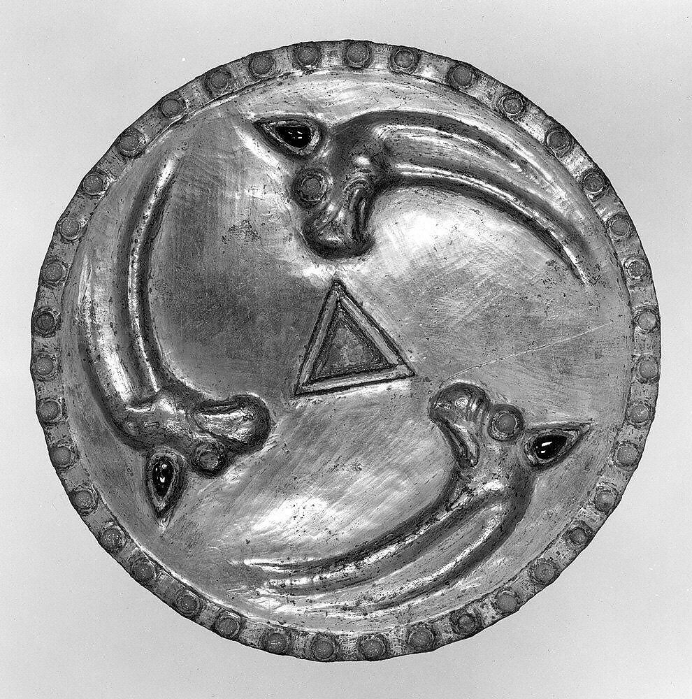Roundel with griffin heads, Silver, gilding, inlays, Sarmatian 