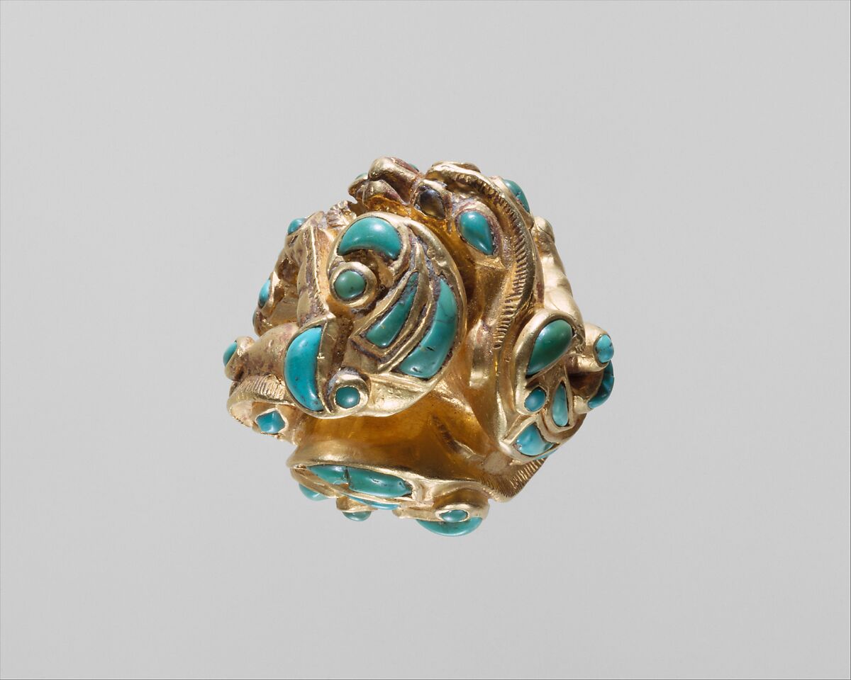 Pommel in the shape of coiled animals, Gold, turquoise inlay, Sarmatian