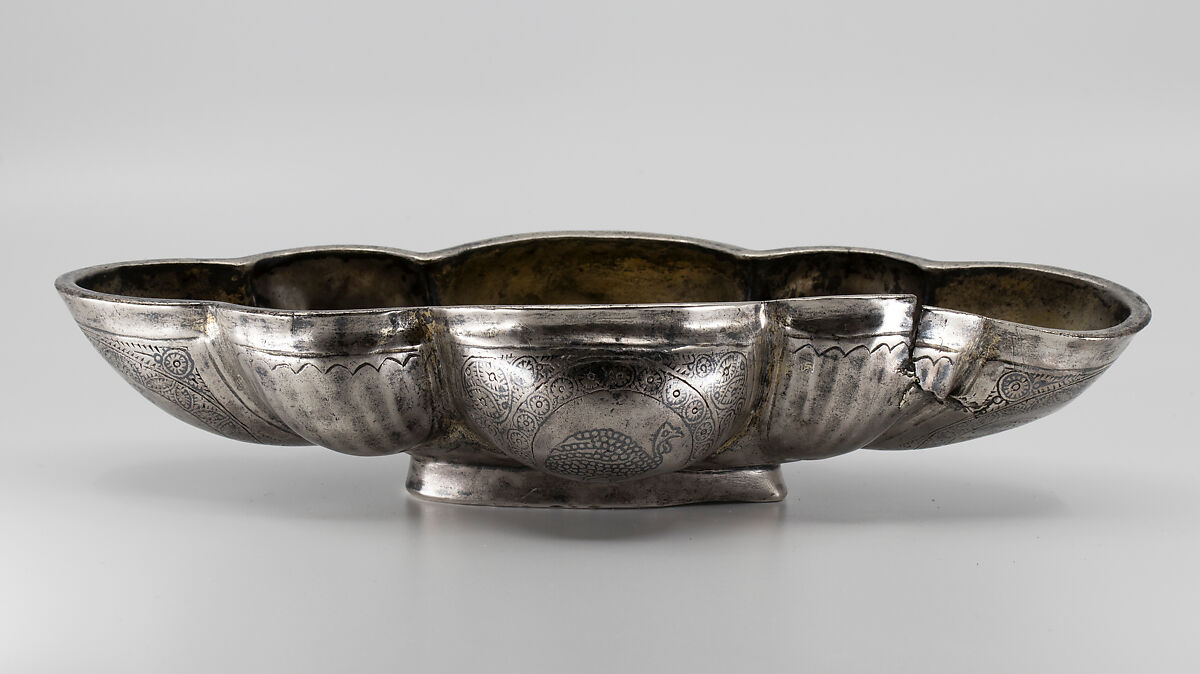Lobed bowl, Silver-gilt, niello inlay, Sasanian 