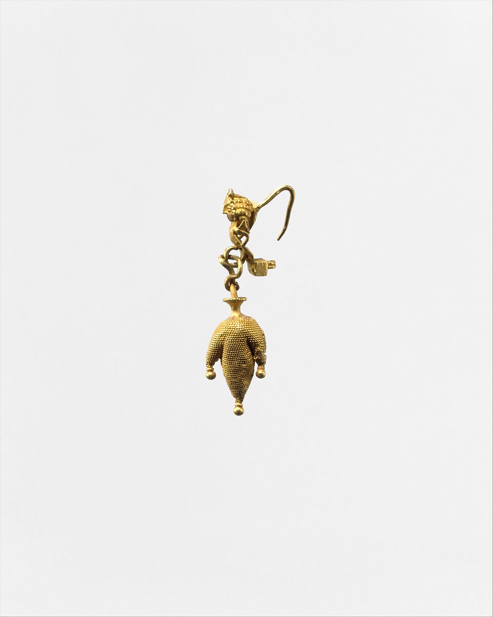 Earring in the form of a three-lobed wineskin