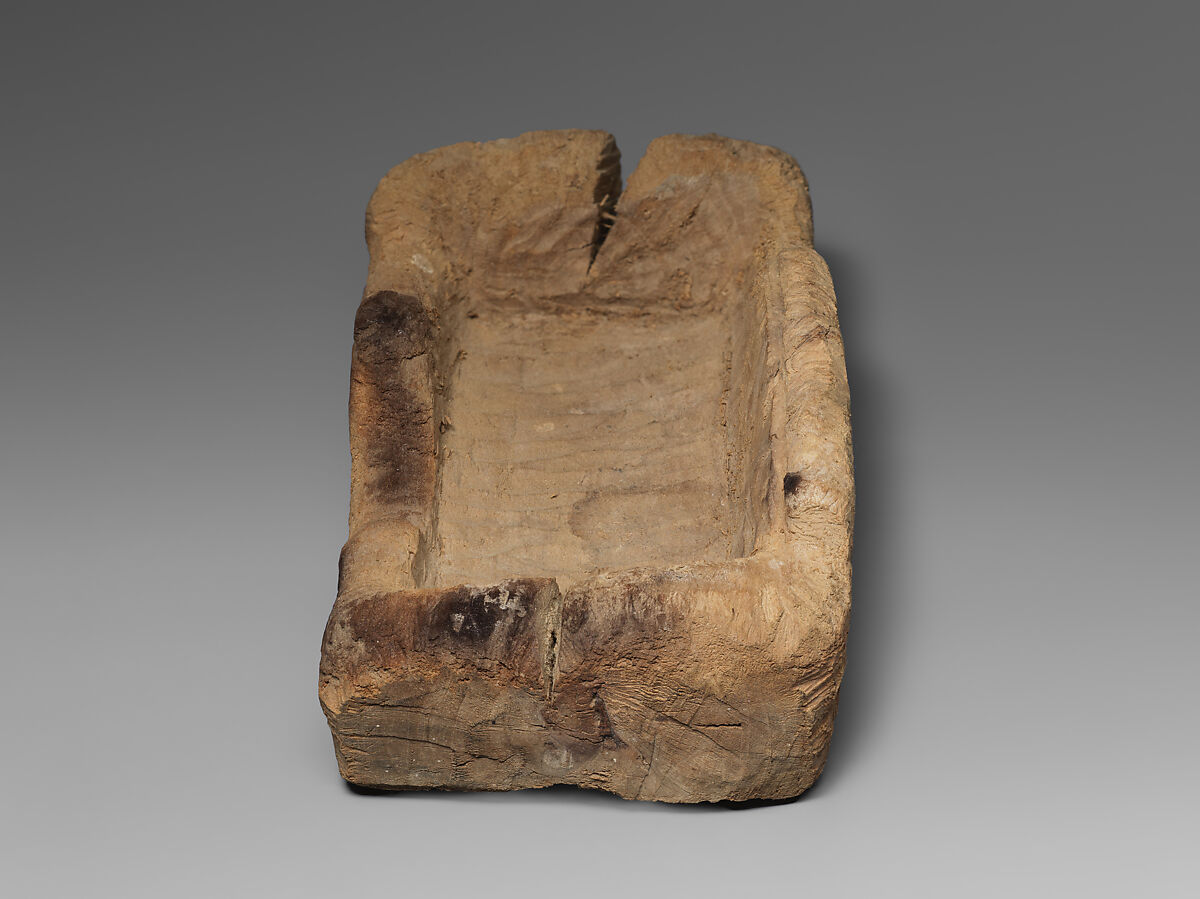 Rectangular wooden cosmetic or amulet box, Wood, Alanic