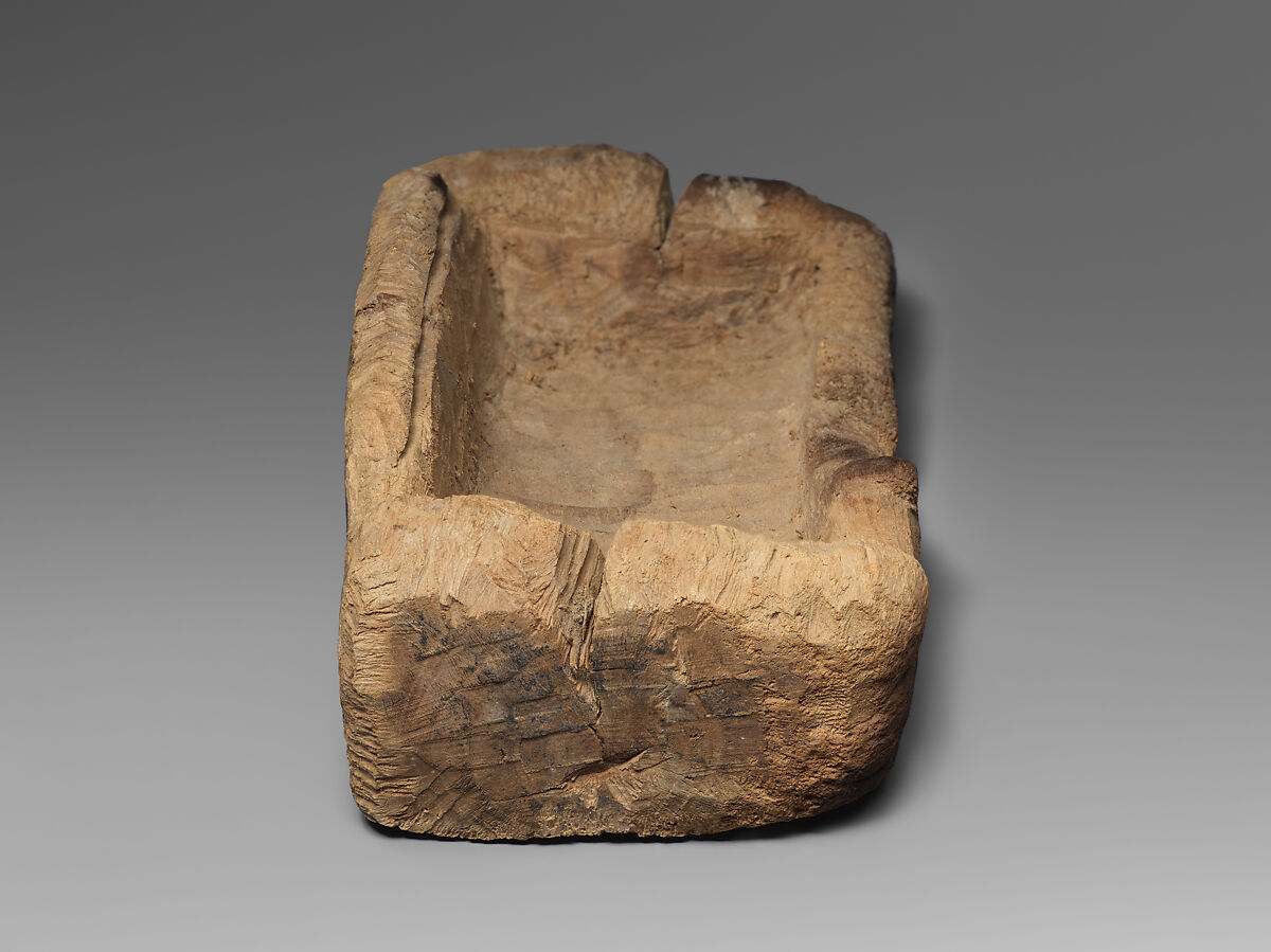 Rectangular wooden cosmetic or amulet box, Wood, Alanic