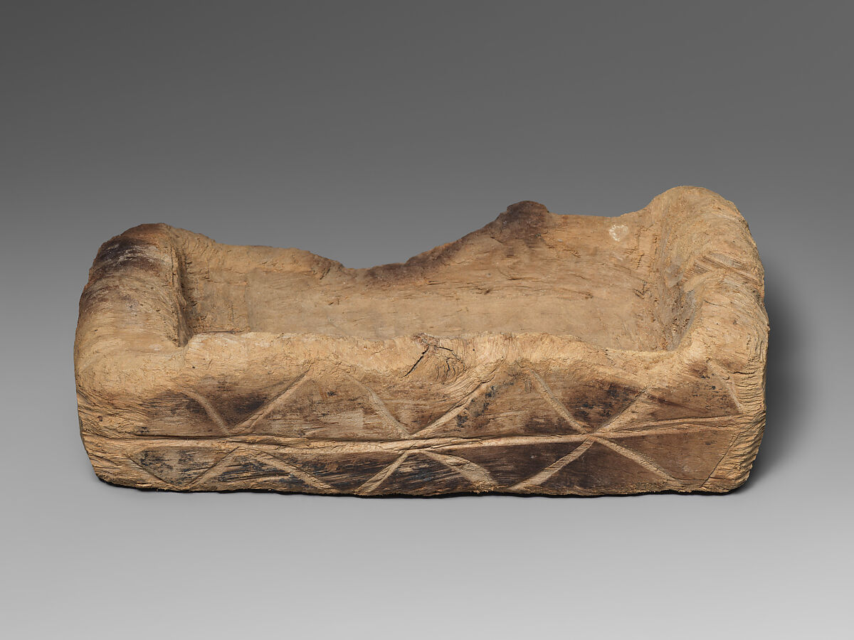 Rectangular wooden cosmetic or amulet box, Wood, Alanic