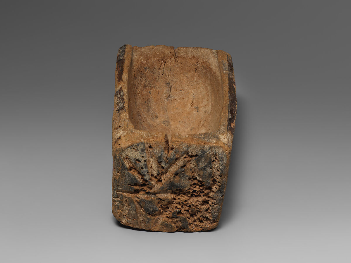 Rectangular wooden cosmetic or amulet box, Wood, Alanic