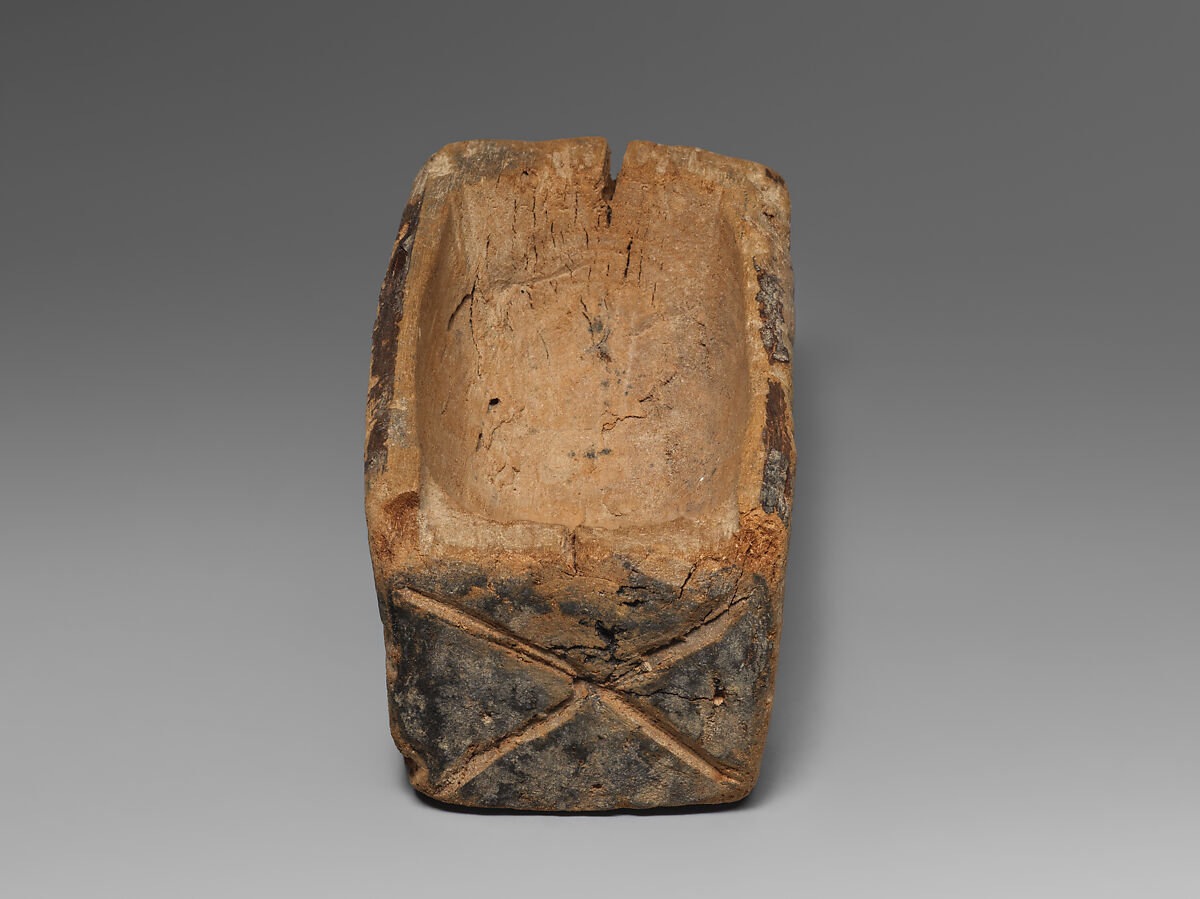 Rectangular wooden cosmetic or amulet box, Wood, Alanic