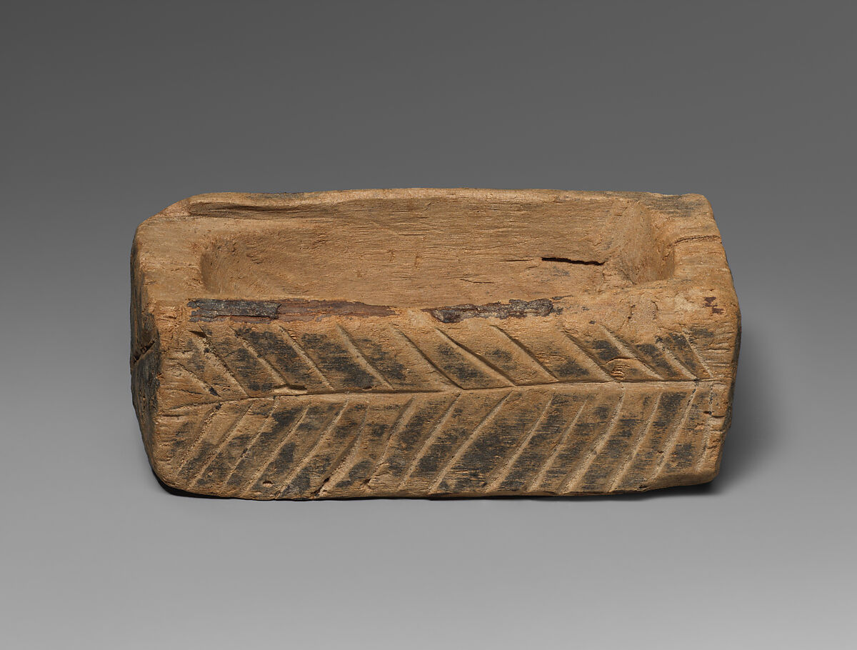 Rectangular wooden cosmetic or amulet box, Wood, Alanic
