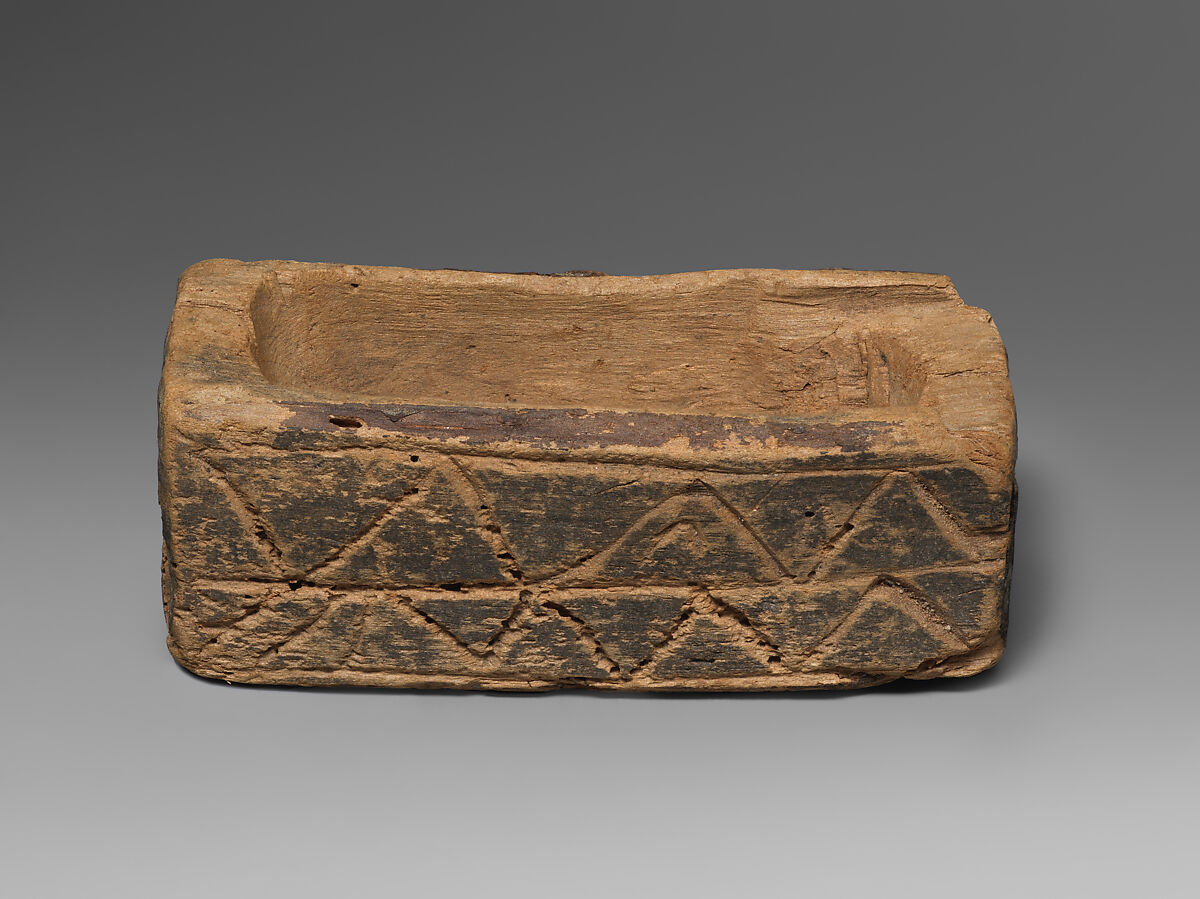 Rectangular wooden cosmetic or amulet box, Wood, Alanic