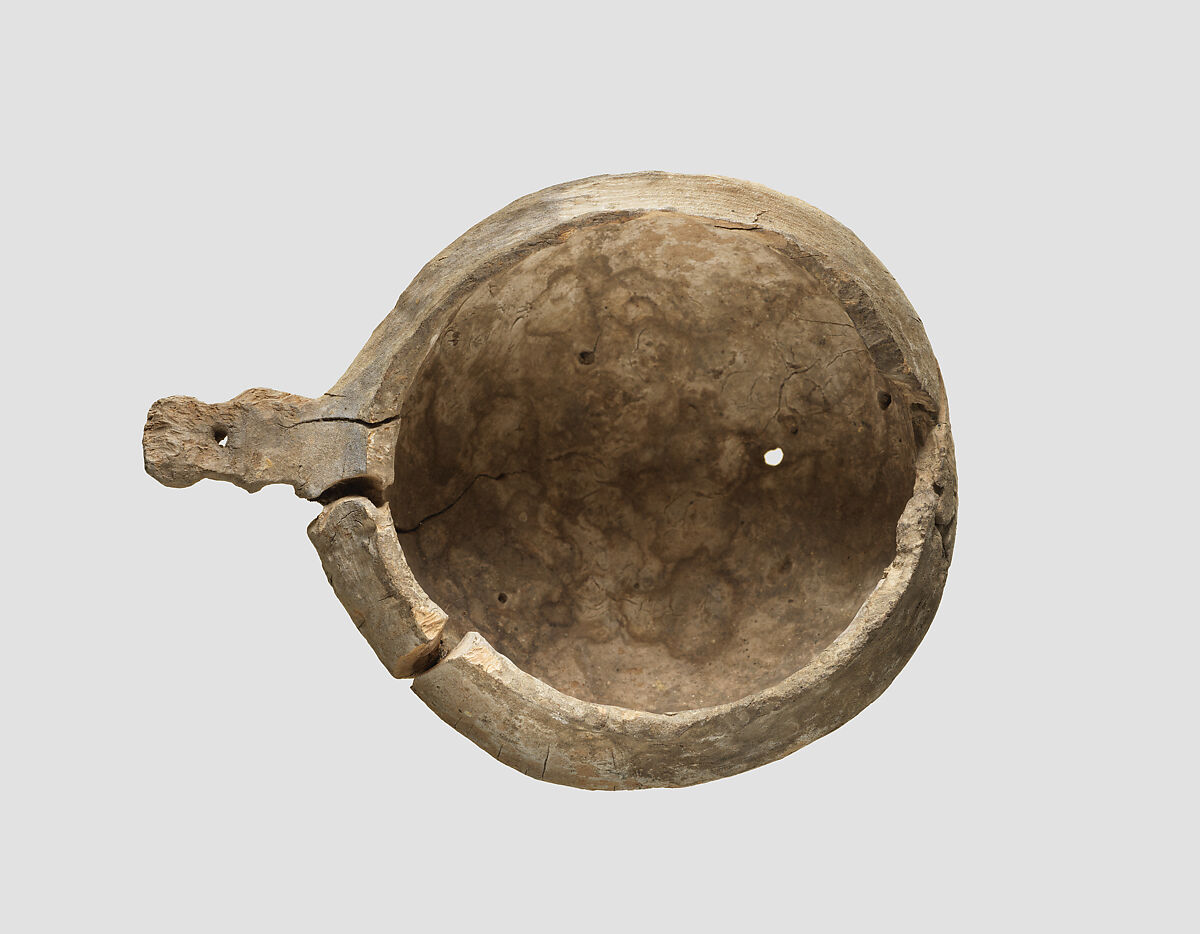 Circular wooden drinking cup, Wood (maple tree, burl), Alanic