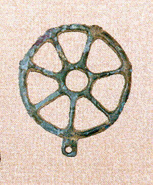 Wheel-shaped pendant, Metal, Alanic 