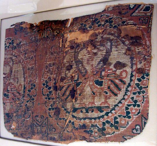 Textile fragment with ducks in roundels