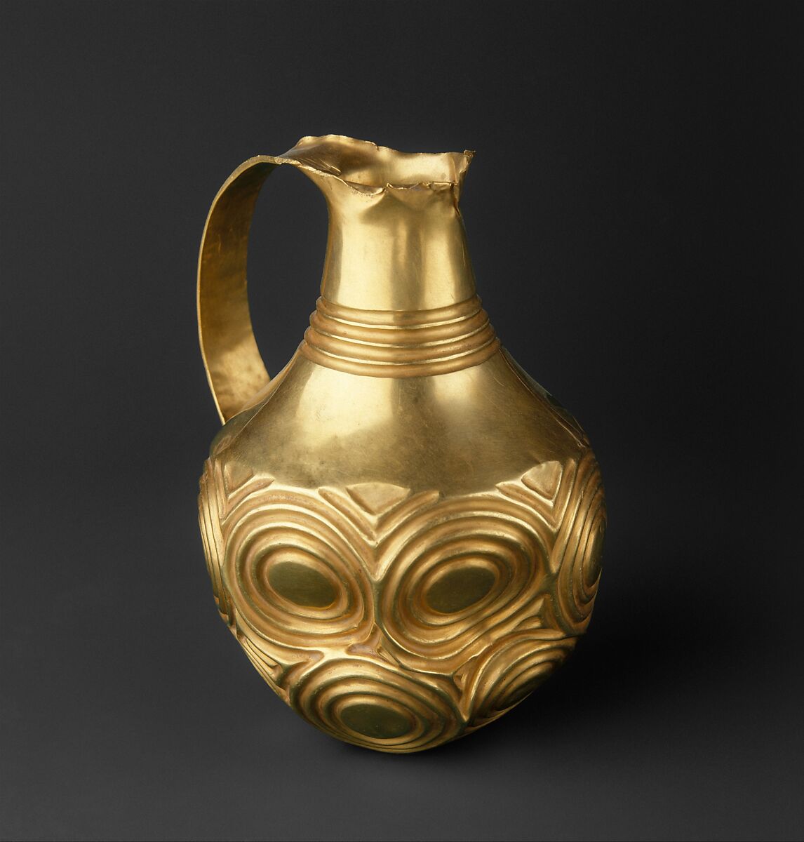 Ewer decorated with concentric circles, Gold, Hattian