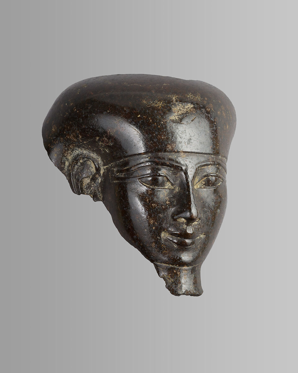 Head with tripartite wig, probably from a shabti, Steatite or serpentinite