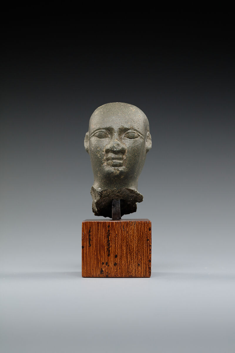 Head from the figure of an official, Fine-grained greenish-grey stone 