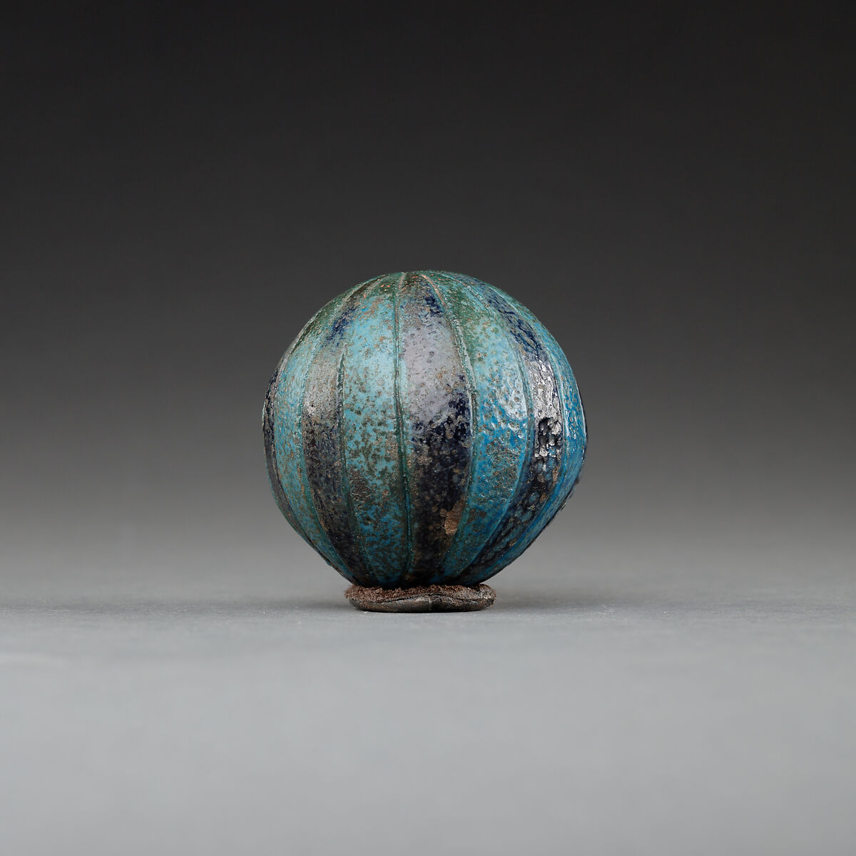 Segmented ball, Faience 