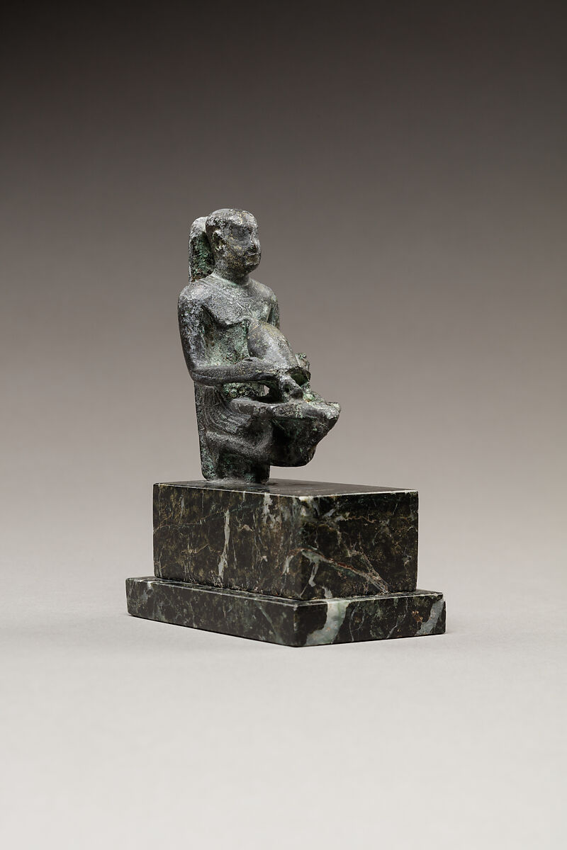 Pediese kneeling and pouring libation, Copper alloy