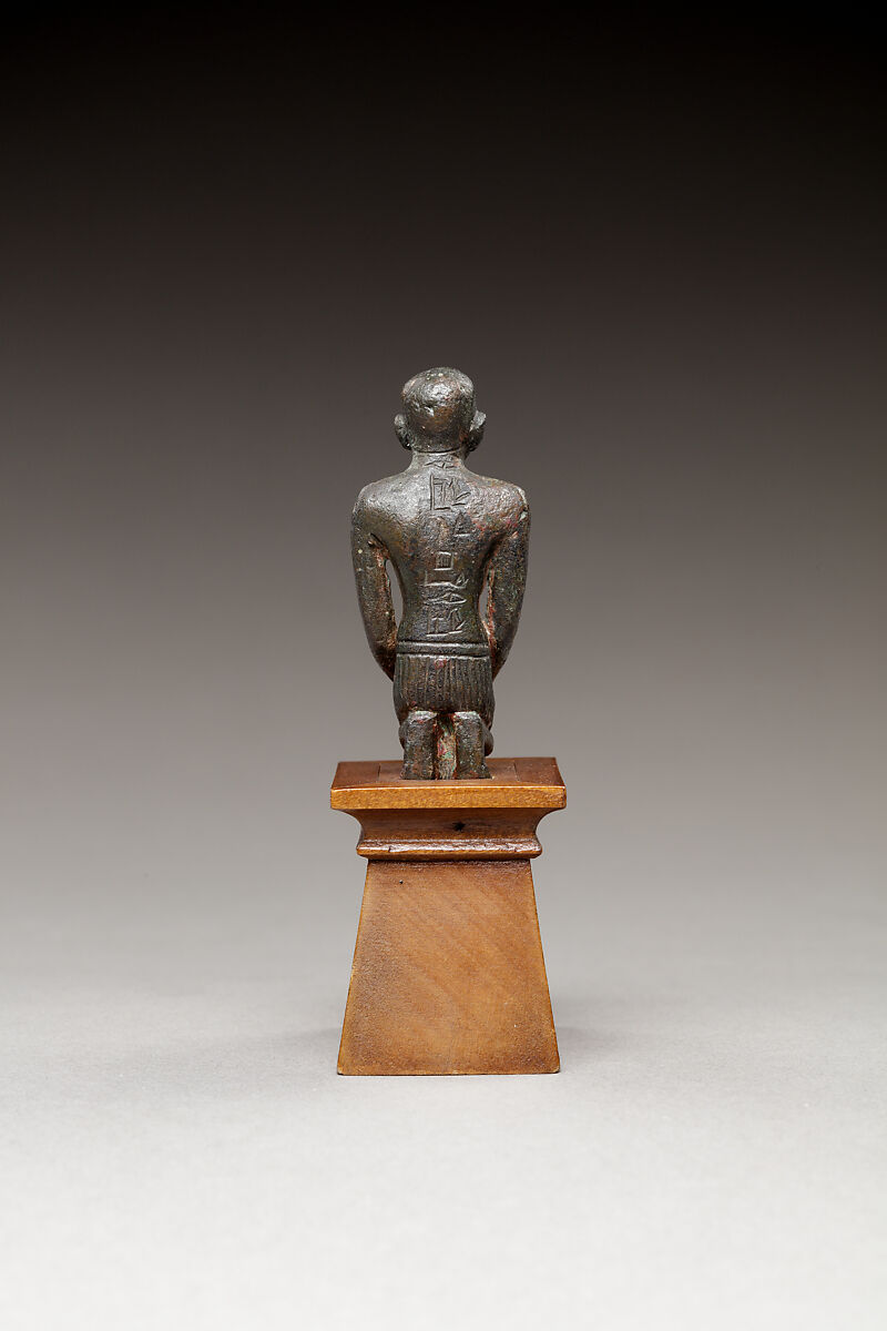 Pediusir kneeling, holding a jar, Copper alloy