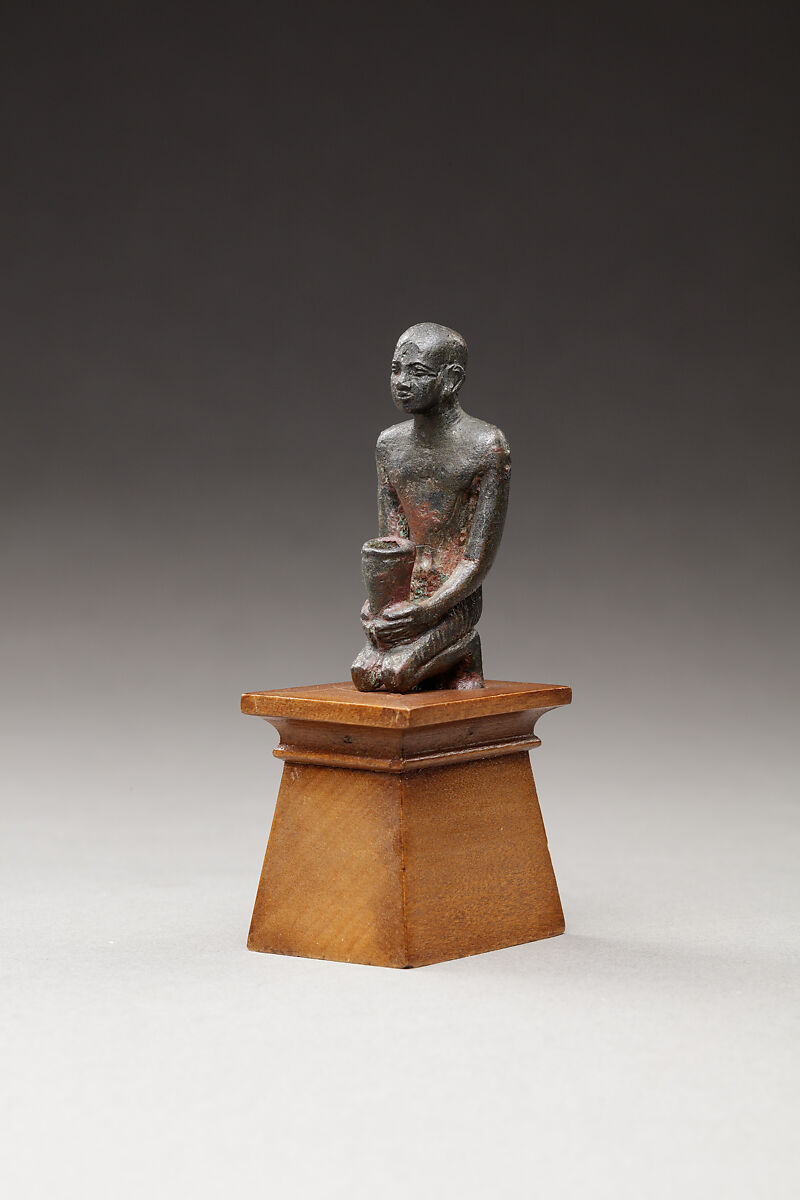 Pediusir kneeling, holding a jar, Copper alloy