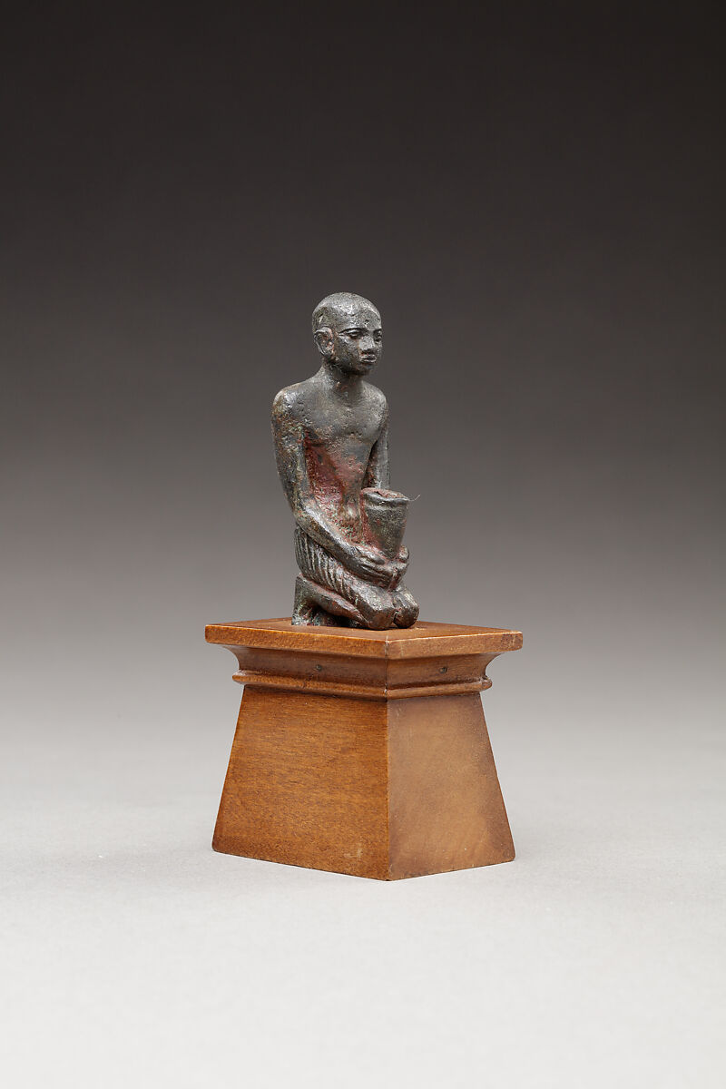 Pediusir kneeling, holding a jar, Copper alloy
