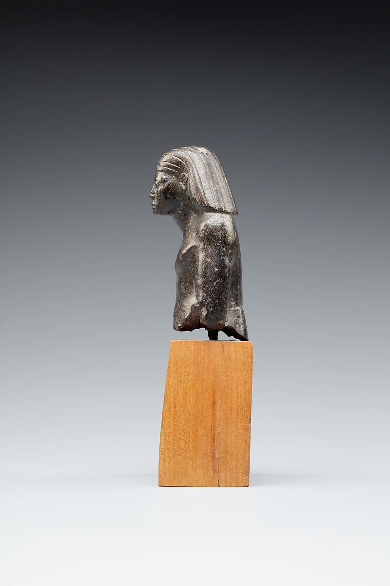 Upper part of a figure of a seated official, Steatite or serpentinite