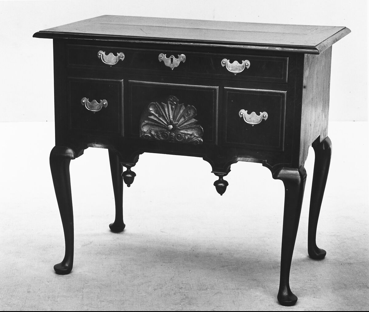 Dressing table, Walnut, walnut veneer, white pine, American 