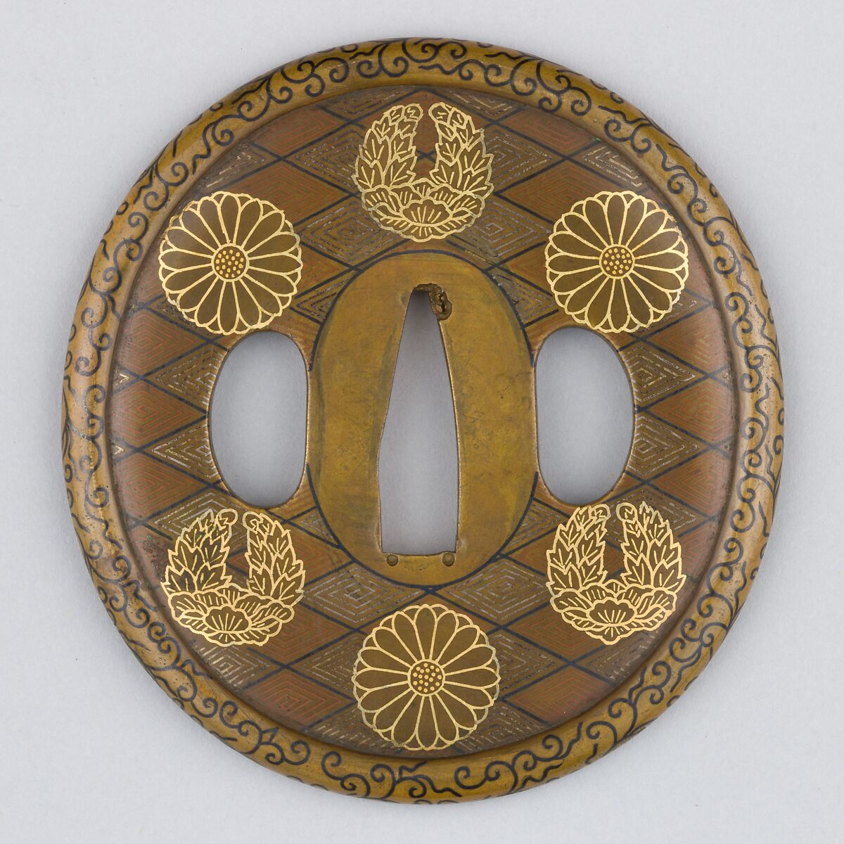 Sword Guard (Tsuba), Copper alloy (sentoku), copper, gold, copper-gold alloy (shakudō), copper-silver alloy (shibuichi), Japanese
