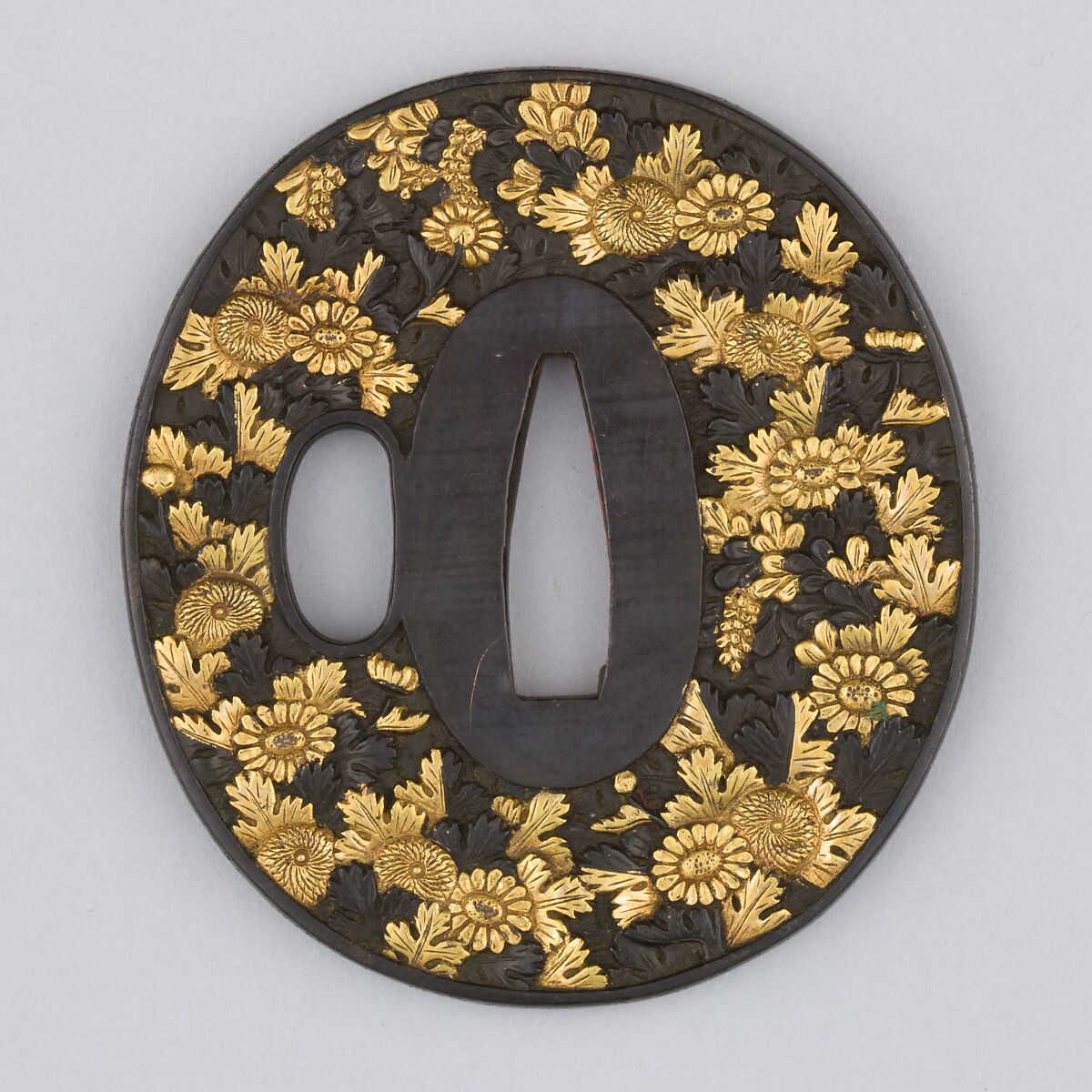 Sword Guard (Tsuba), Copper-gold alloy (shakudō), gold, copper, Japanese 