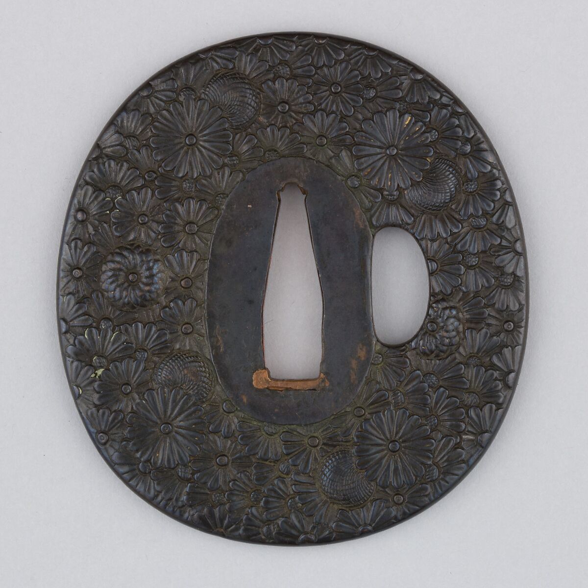 Sword Guard (Tsuba), Copper-gold alloy (shakudō), copper, Japanese