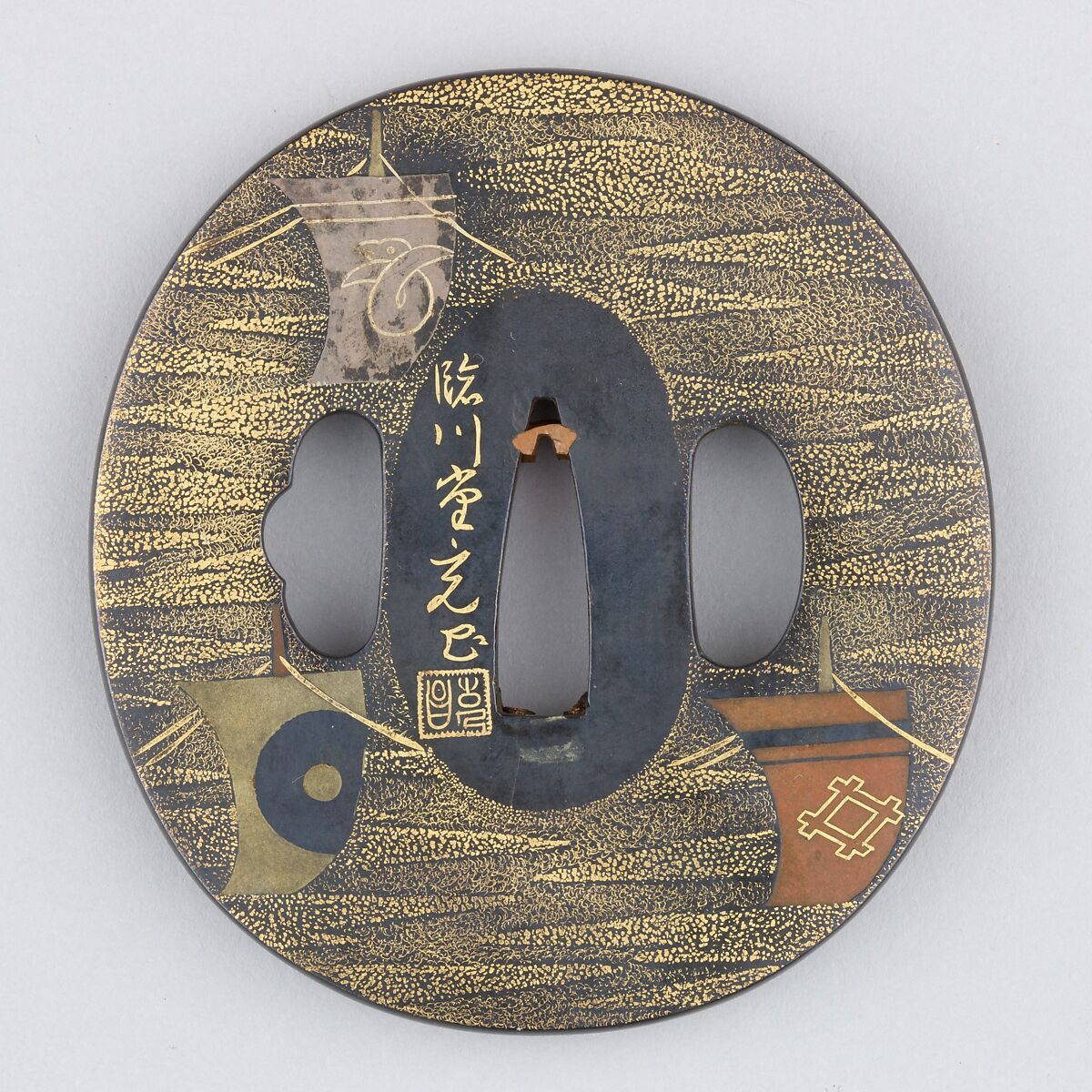 Sword Guard (Tsuba), Copper-gold alloy (shakudō), gold, copper-silver alloy (shibuichi), copper, Japanese