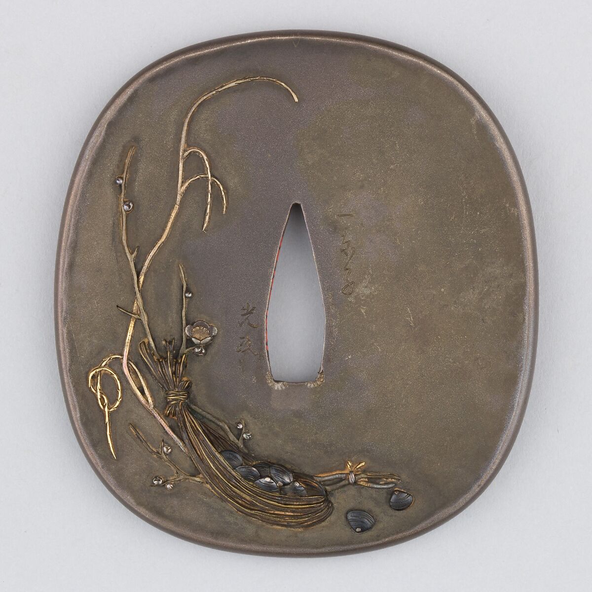 Sword Guard (Tsuba), Copper-silver alloy (shibuichi), gold, copper-gold alloy (shakudō), copper, Japanese