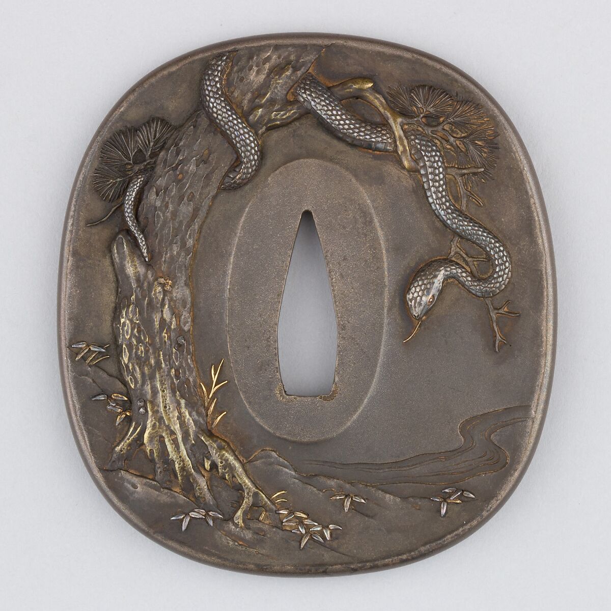 Sword Guard (Tsuba), Copper-silver alloy (shibuichi), gold, copper-gold alloy (shakudō), copper, Japanese 