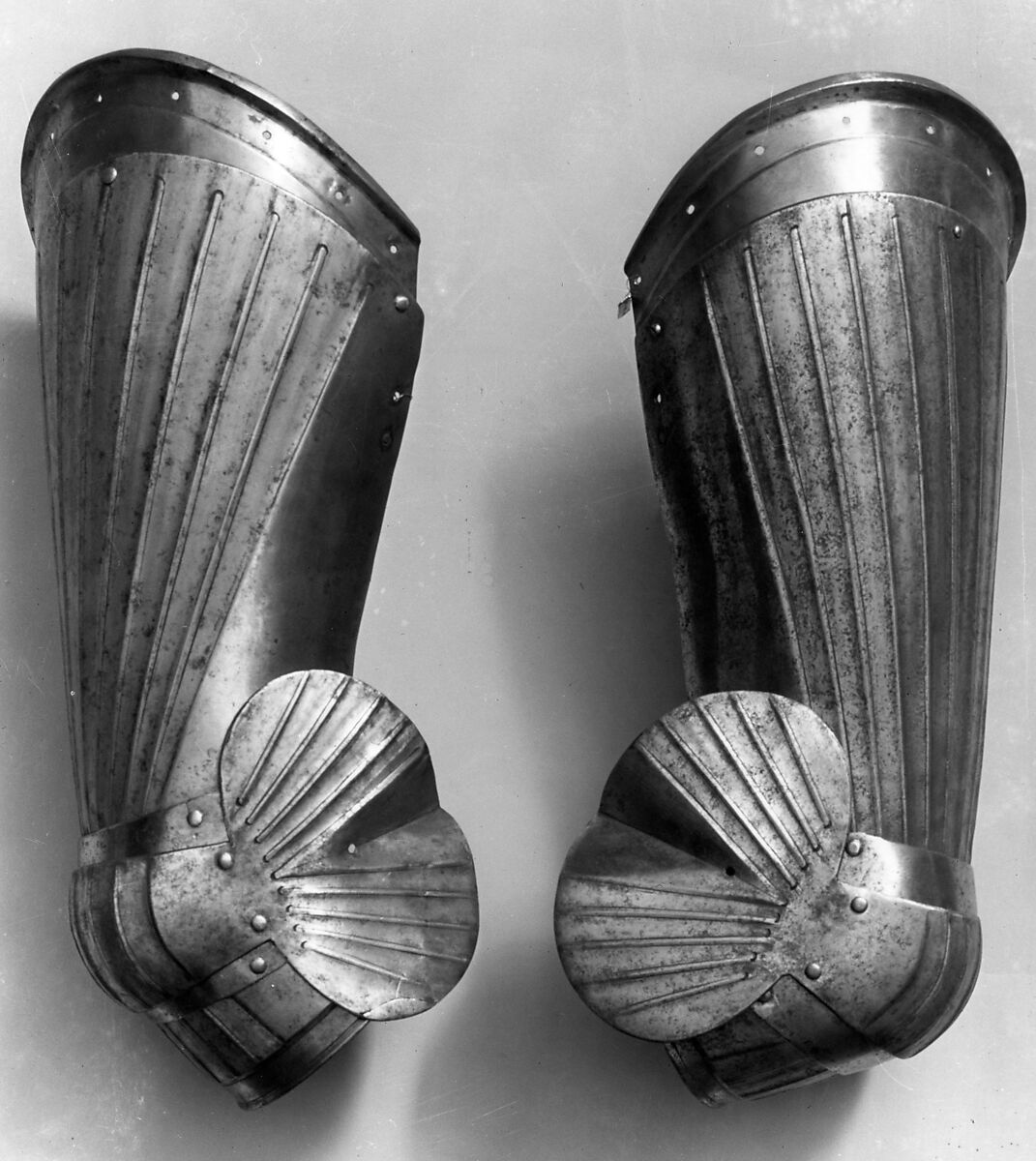 Pair of Thigh Defenses (Cuisses) with Knee Defenses (Poleyns), Steel, German, Nuremberg 