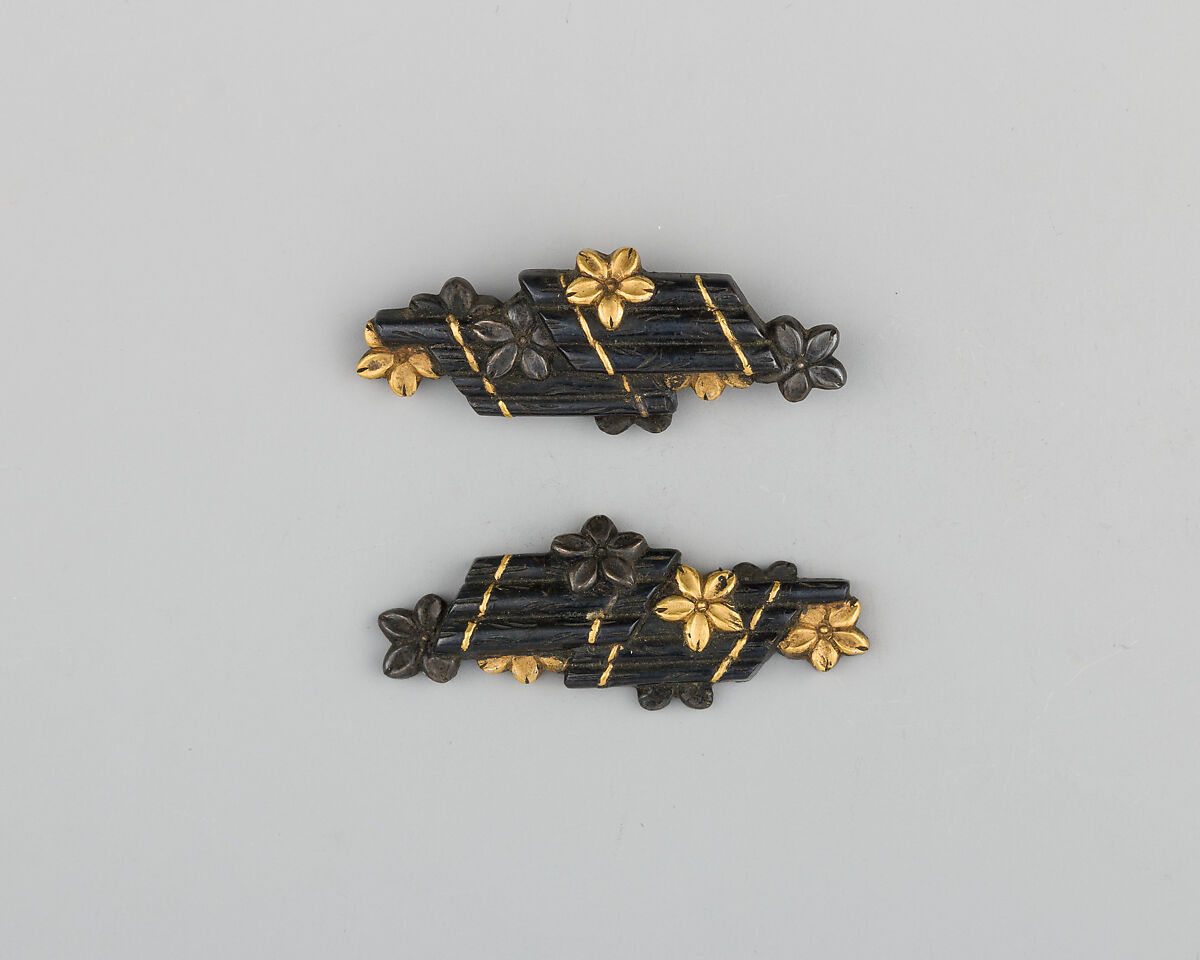 Pair of Sword-Grip Ornaments (Menuki), Copper-gold alloy (shakudō), gold, silver, Japanese 
