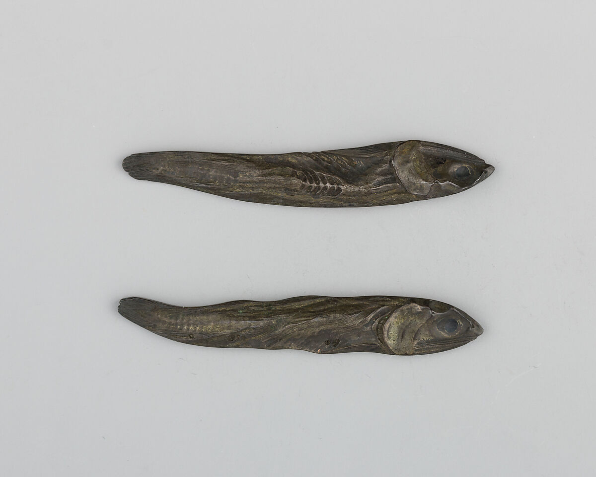 Pair of Sword-Grip Ornaments (Menuki), Copper-silver alloy (shibuichi), copper-gold alloy (shakudō), silver, Japanese 