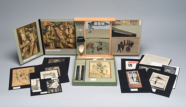 Boîte-en-valise (De ou par Marcel Duchamp ou Rrose Sélavy), Marcel Duchamp (American (born France), Blanville 1887–1968 Neuilly-sur-Seine), Sixty-eight miniature replicas and reproductions of works by Duchamp in a cloth-covered cardboard box 