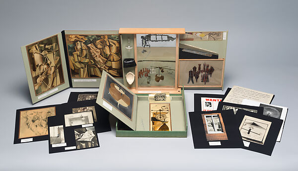 Boîte-en-valise (De ou par Marcel Duchamp ou Rrose Sélavy), Marcel Duchamp (American (born France), Blanville 1887–1968 Neuilly-sur-Seine), Sixty-eight miniature replicas and reproductions of works by Duchamp in a cloth-covered cardboard box