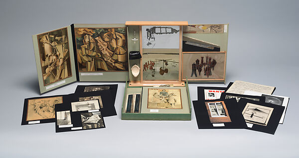 Boîte-en-valise (De ou par Marcel Duchamp ou Rrose Sélavy), Marcel Duchamp (American (born France), Blanville 1887–1968 Neuilly-sur-Seine), Sixty-eight miniature replicas and reproductions of works by Duchamp in a cloth-covered cardboard box
