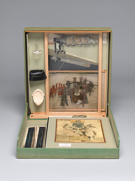 Boîte-en-valise (De ou par Marcel Duchamp ou Rrose Sélavy), Marcel Duchamp (American (born France), Blanville 1887–1968 Neuilly-sur-Seine), Sixty-eight miniature replicas and reproductions of works by Duchamp in a cloth-covered cardboard box