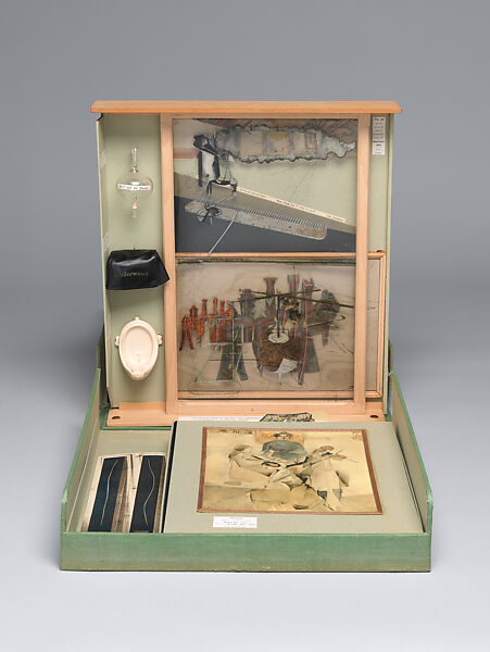 Boîte-en-valise (De ou par Marcel Duchamp ou Rrose Sélavy), Marcel Duchamp (American (born France), Blanville 1887–1968 Neuilly-sur-Seine), Sixty-eight miniature replicas and reproductions of works by Duchamp in a cloth-covered cardboard box