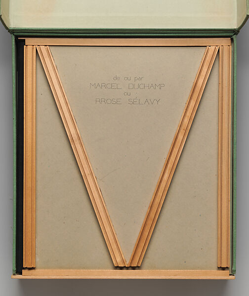 Boîte-en-valise (De ou par Marcel Duchamp ou Rrose Sélavy), Marcel Duchamp (American (born France), Blanville 1887–1968 Neuilly-sur-Seine), Sixty-eight miniature replicas and reproductions of works by Duchamp in a cloth-covered cardboard box